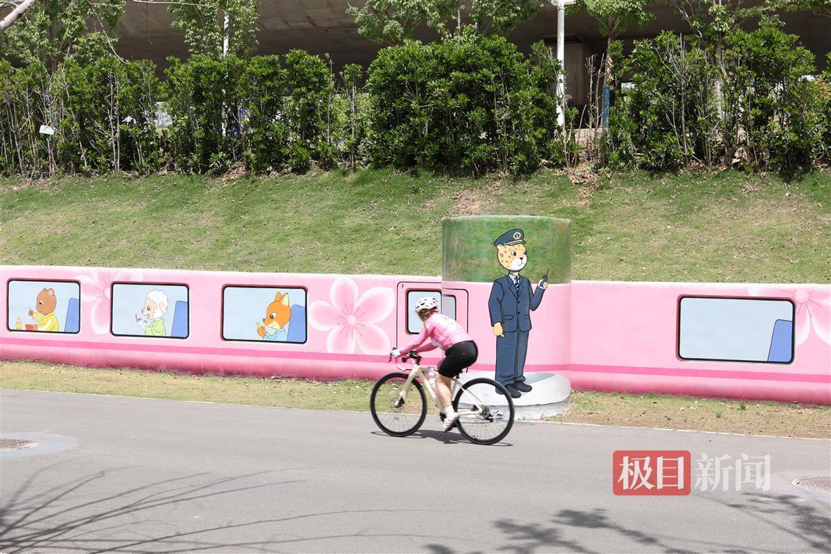 再添打卡新地标！武汉东湖绿道“动物高铁”壁画萌翻游客