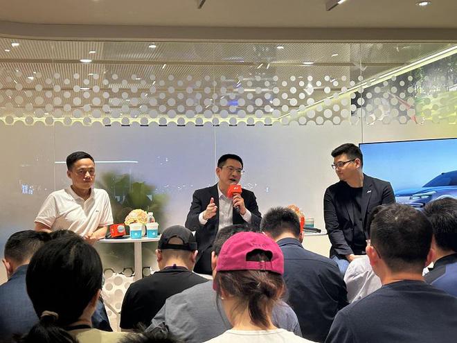 蔚来秦力洪：从来没说过，乐道用户不能进牛屋！