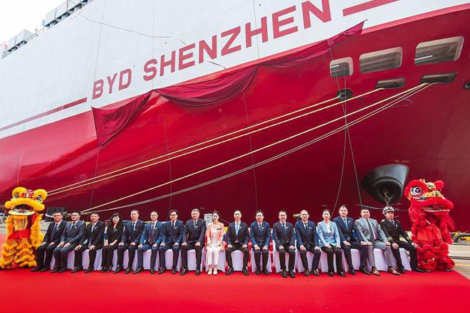 全球最大汽车运输船首航！满载中国新能源车，走向世界