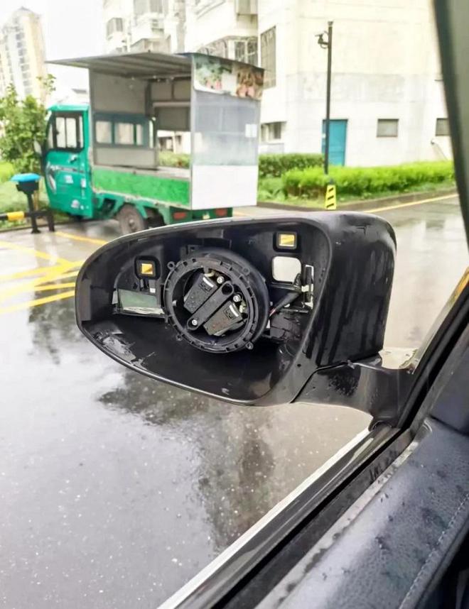 4S店800，网上50，汽车“天价维修”如何避免？