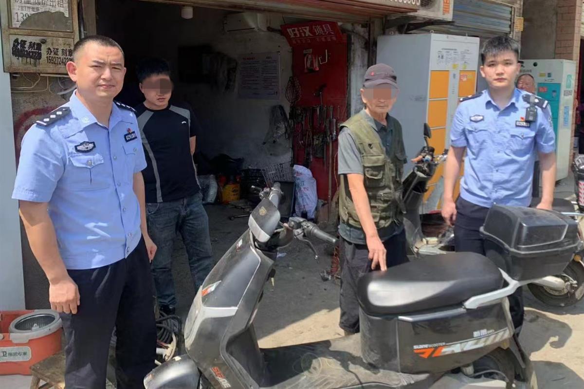 民警追回被盗车并抓获嫌疑人