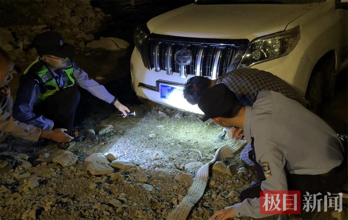 图3：当地巡逻民警赶到现场施救.jpg
