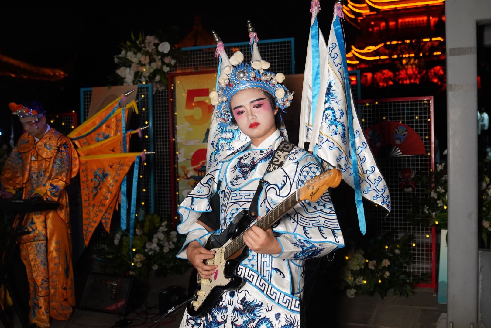 《夜上黄鹤楼》“五一”国潮夜宴璀璨启幕，千年名楼展劳动者风姿