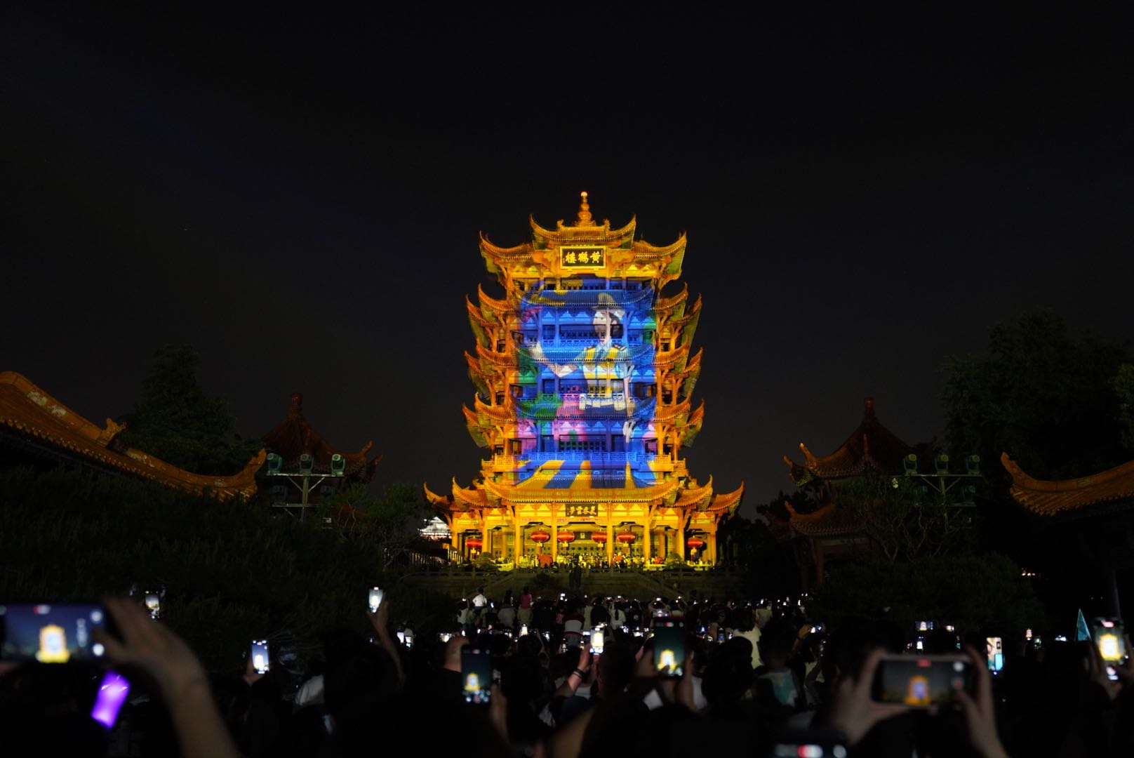 《夜上黄鹤楼》“五一”国潮夜宴璀璨启幕，千年名楼展劳动者风姿