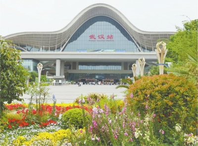 武汉站周边种出生态花岛 “乘客都说像开进了花园”