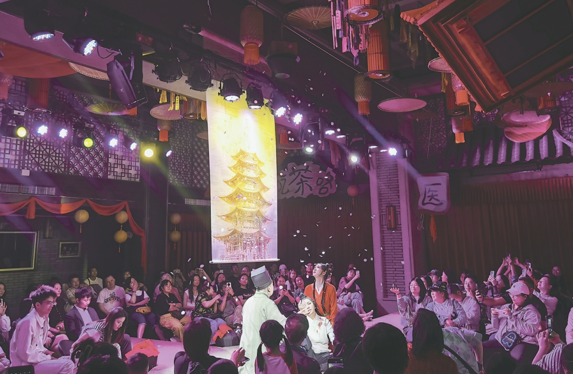 外地观众占九成 《风声鹤“立”》连开12场门票全售罄
