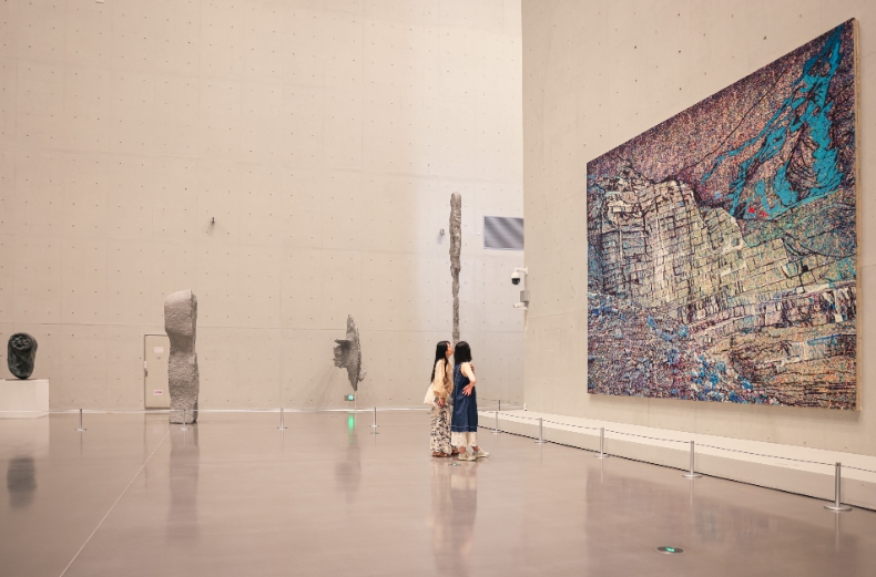 逛馆看展，“艺术之城”点亮五一假期