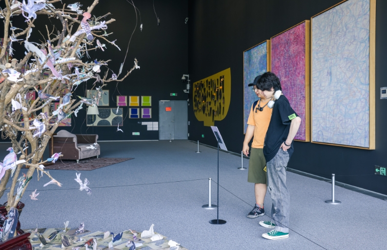逛馆看展，“艺术之城”点亮五一假期