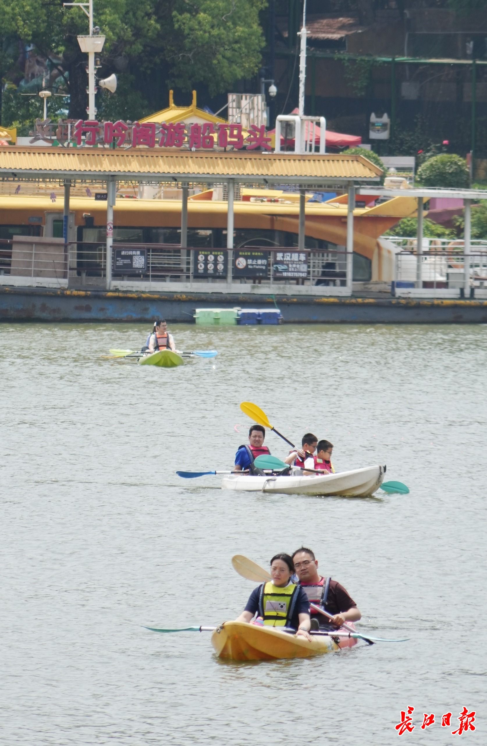湖光跃动处，181.8万游客在东湖与城市共呼吸