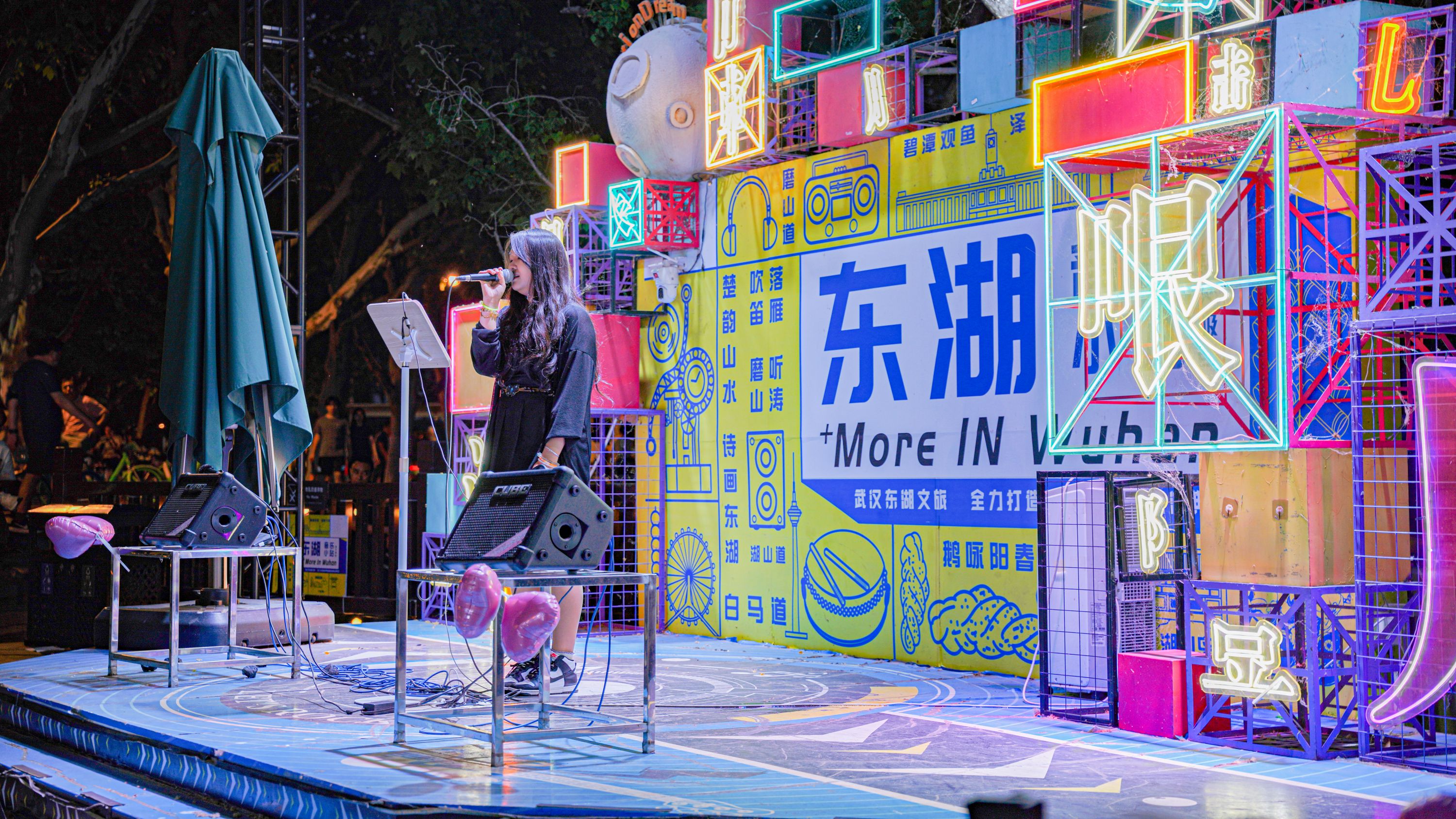 湖光跃动处，181.8万游客在东湖与城市共呼吸