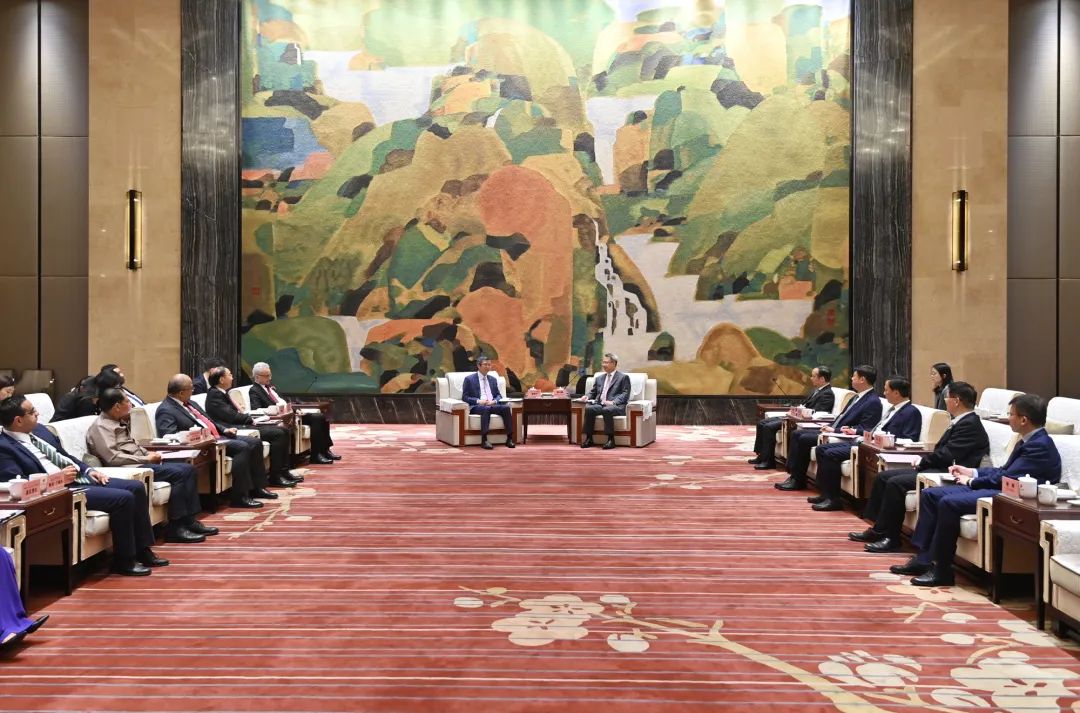郭元强会见中央广播电视总台“漫步中国 发现武汉”活动中外嘉宾