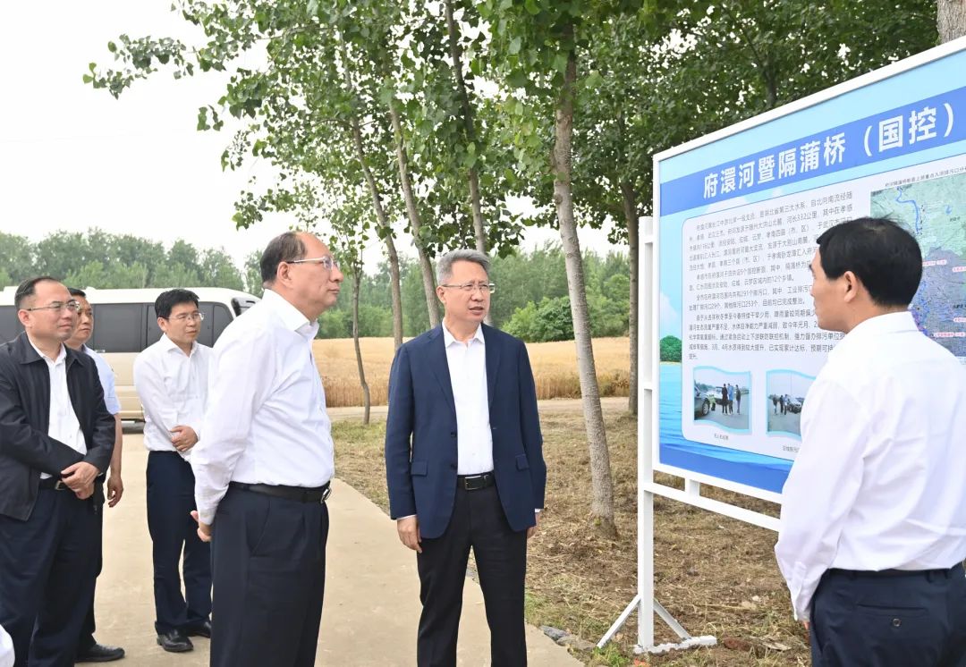 郭元强巡查府澴河水环境保护情况并召开工作推进会：努力建设造福人民的幸福河湖，为建设美丽湖北作出新的更大贡献