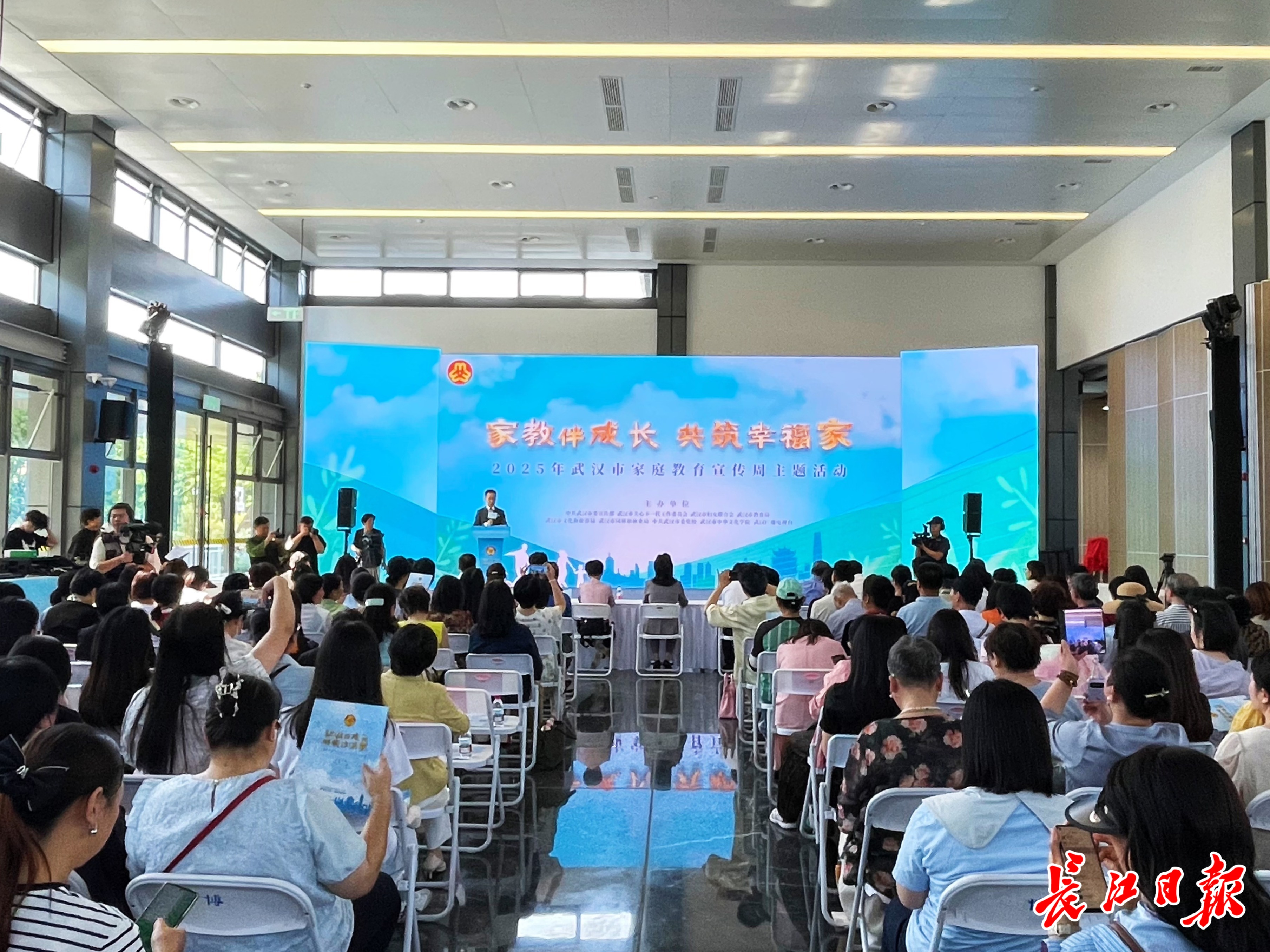 武汉发布三大计划关爱留守困境儿童
