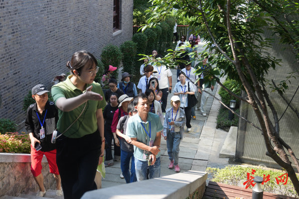 武汉形势政策宣传教育创新 “城市观察团”走读武昌古城感受武汉之“重”