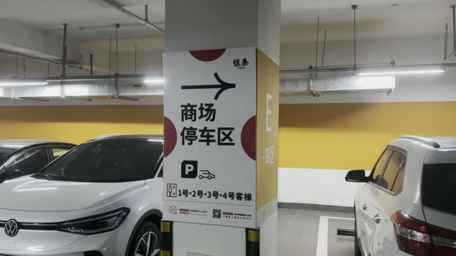郑州龙湖金融岛私家车绕行地下引不便？实测：3分钟到地面