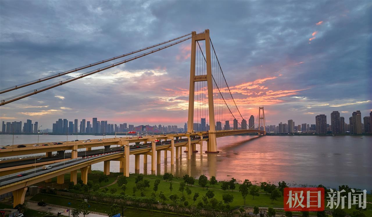 来武汉邂逅浪漫橘子海 夕阳美如画 江城现火烧云美景