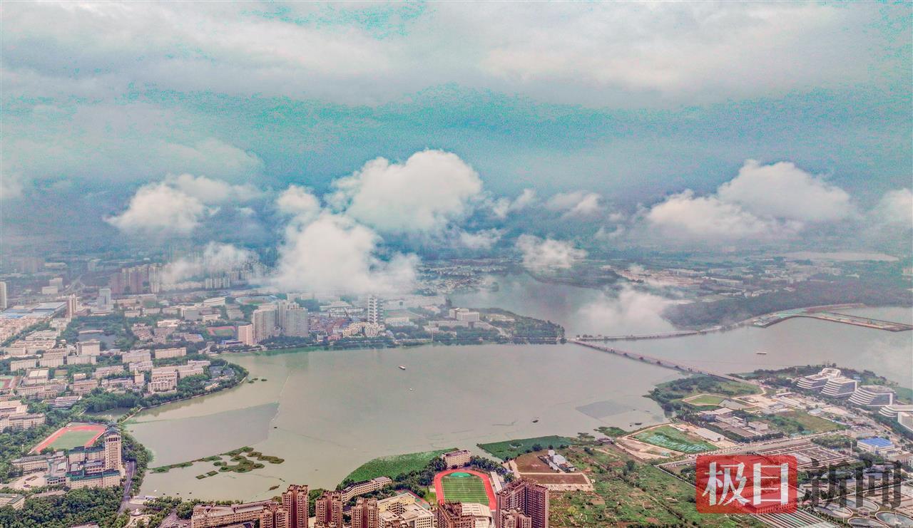 南湖片区，低空云层开始分散
