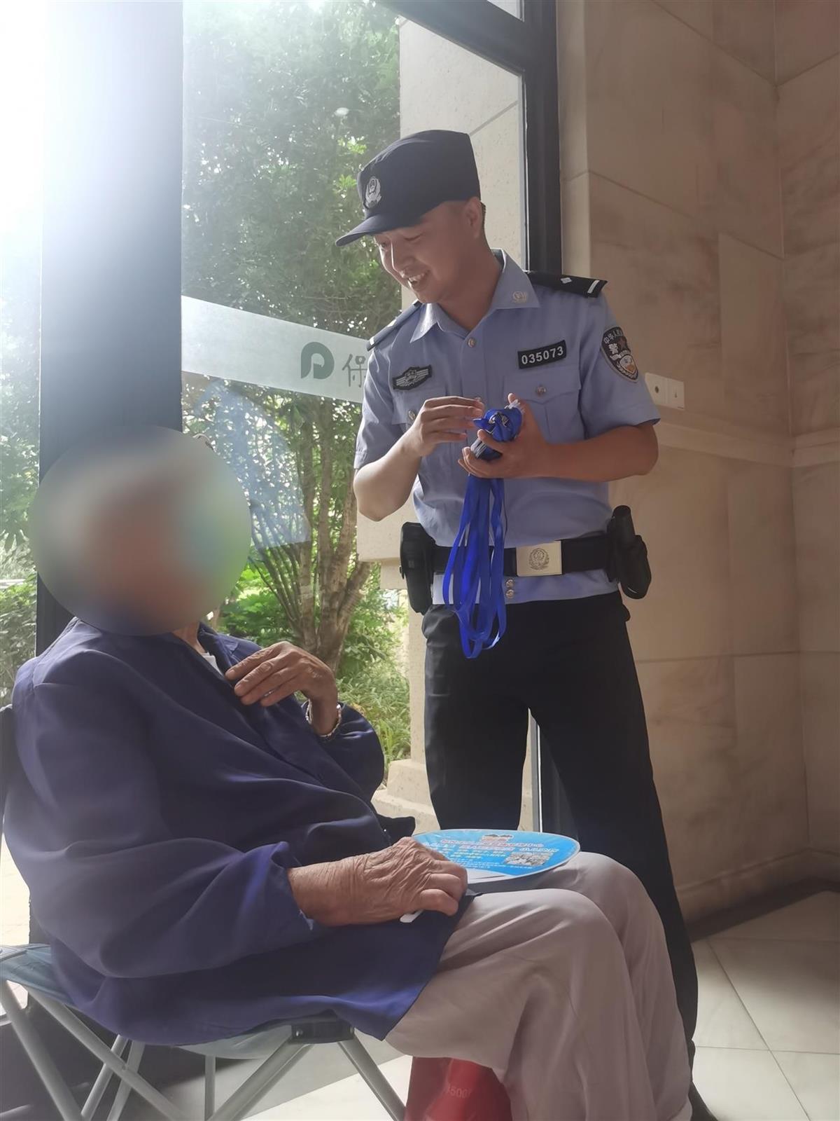 1500字感谢信背后的温暖故事：警方两次寻回九旬老人