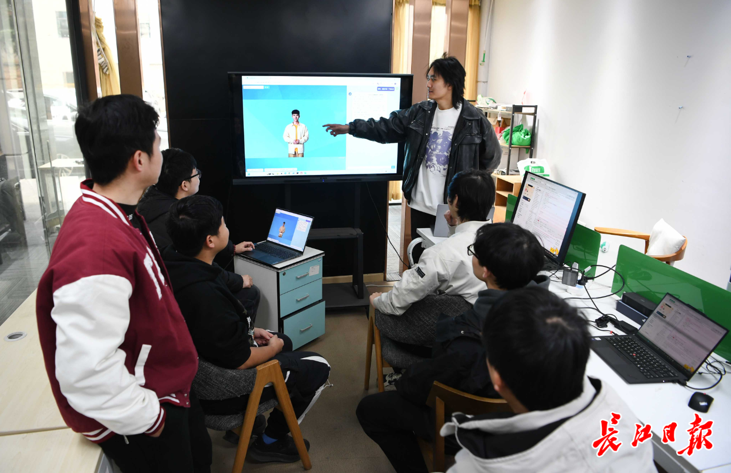 35岁以下AI企业家群落崛起——基于武汉AI新势力的调研