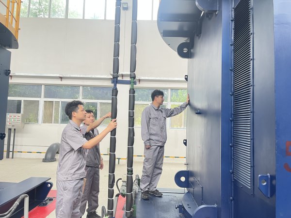 “间歇性开机”灵活抽排积水，他们连续4天“钉”在泵站