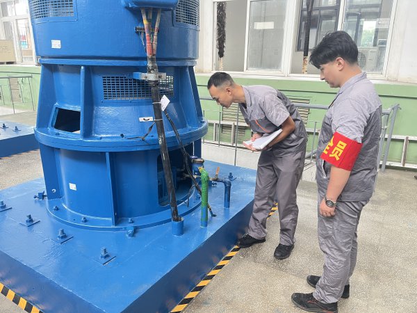 “间歇性开机”灵活抽排积水，他们连续4天“钉”在泵站