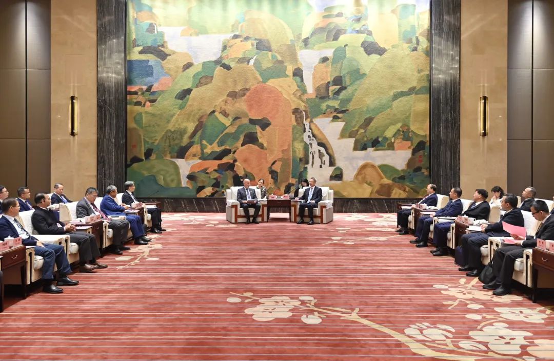 2025武汉投资促进大会举行