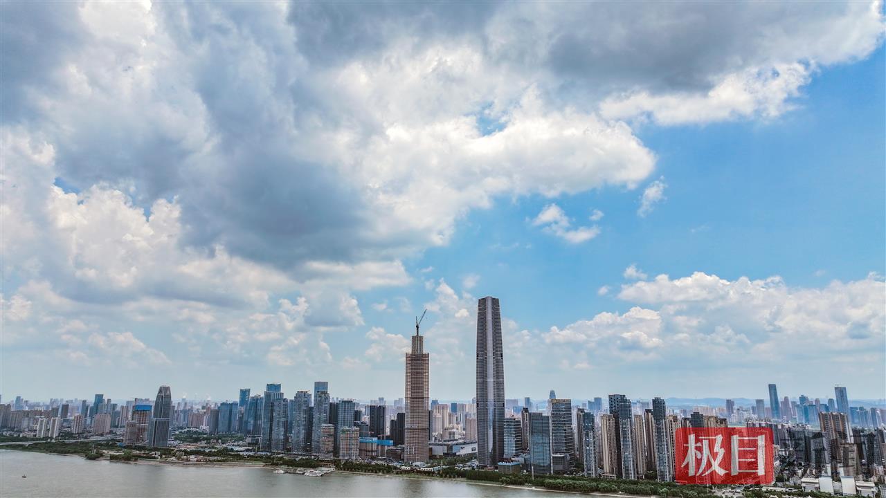 武汉云层密布 降温的雨正在来的路上