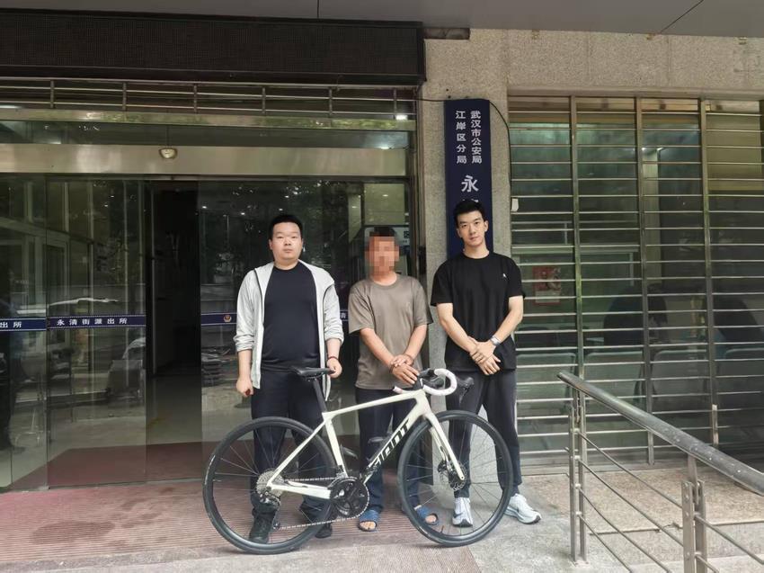 价值8000多元的新自行车不翼而飞 武汉民警追至孝感抓获嫌疑人