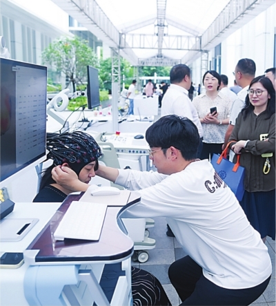 听报告看成就，“当好龙头”冲上热搜