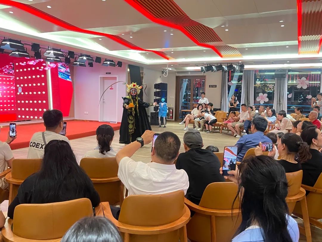 两江上看变脸，玩桌游，长江亲子游暑期火热